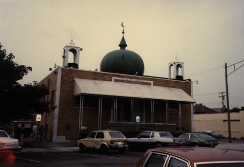 جامع ديربورن، من الخارج ميتشغان 26/10/1405هـ ـ 14/7/1985م