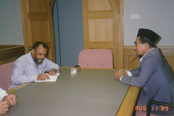 الحاج أبو بكر هاشم رئيس المحكمة الشرعية في سنغافورة 10/1/1410هـ ـ 11/8/1989م