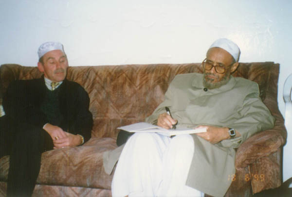 الكاتب ومحمد ياسين جون بيك المسلم الجديد في منزل إبراهيم سلو