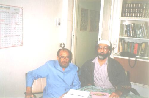 الكاتب مع أحمد يوسف لوكات في مكتبه