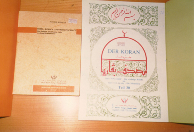 كتب ترجمت معانيها وطبعتها مؤسسة بافاريا ـ ميونخ ومنها مصحف بافاريا 11/12/1407هـ