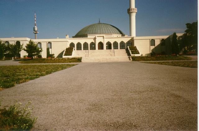 المركز الإسلامي بـ(فيينا) النمسا 24/11/1407هـ ـ 20/8/1987م